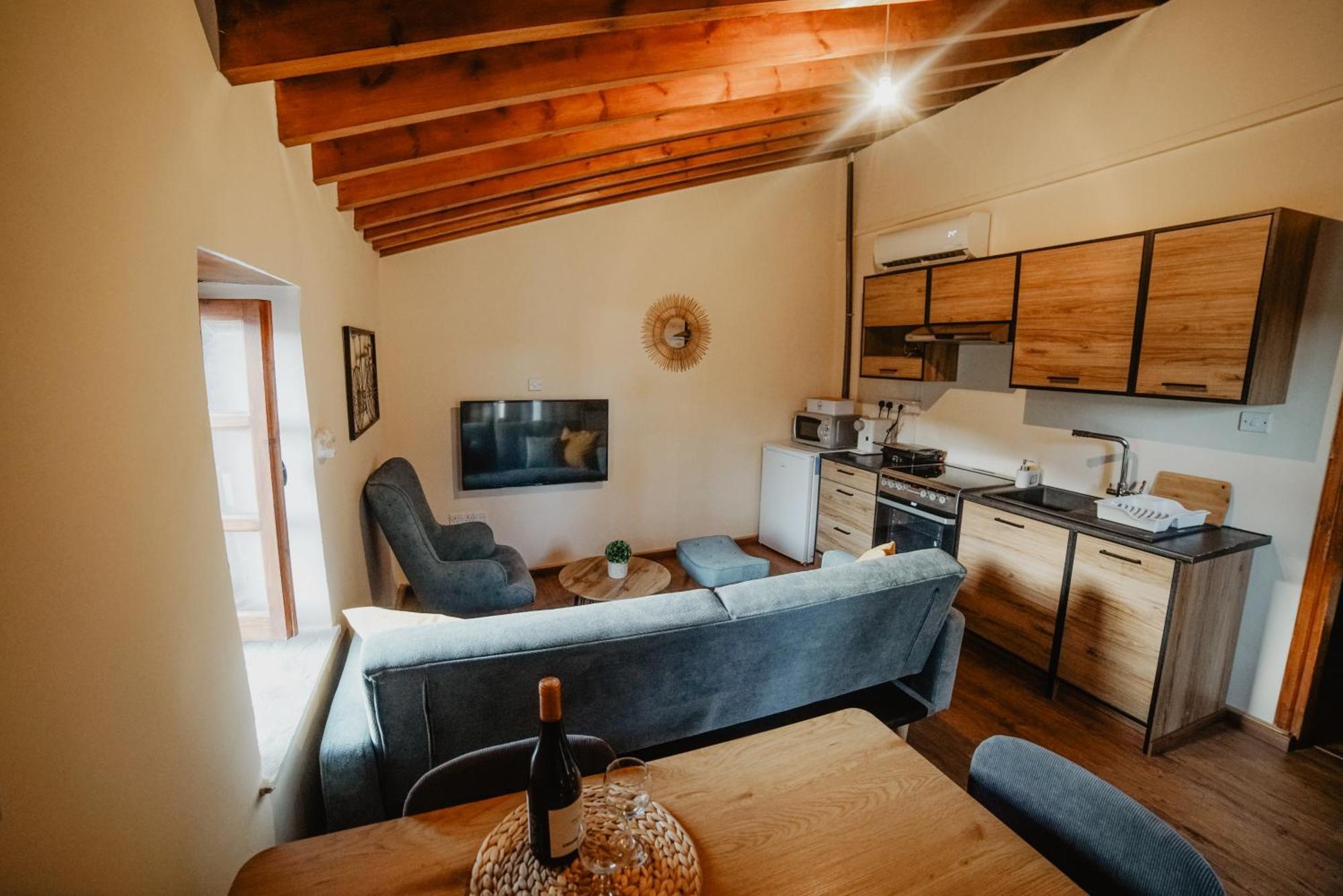 The Stonehouse Suites With Private Bath Spas Лимасол Екстериор снимка