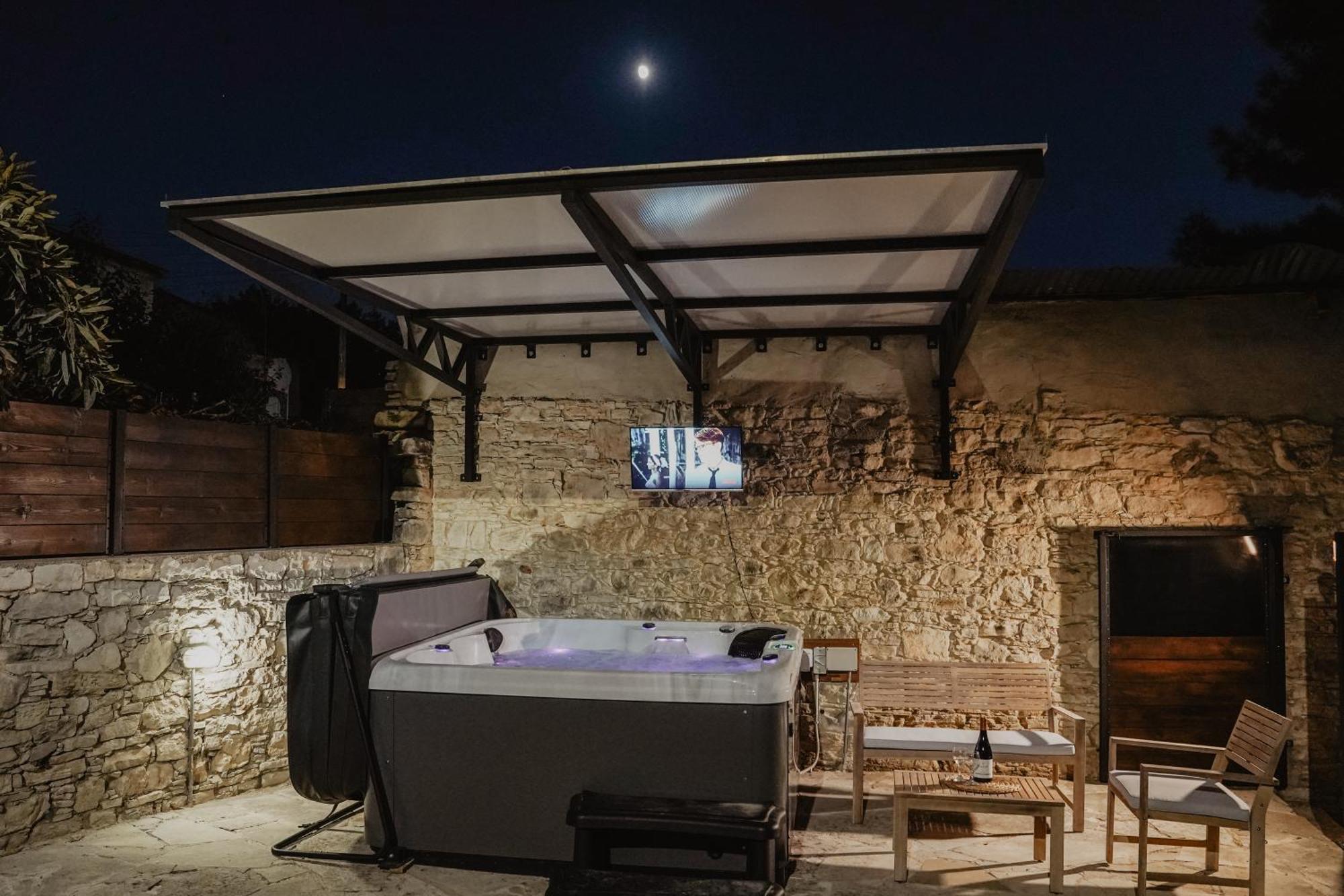 The Stonehouse Suites With Private Bath Spas Лимасол Екстериор снимка