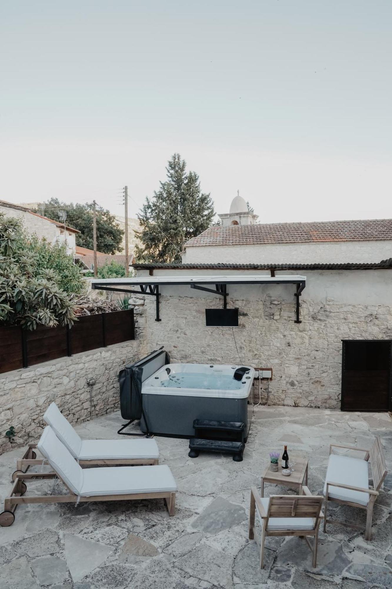 The Stonehouse Suites With Private Bath Spas Лимасол Екстериор снимка