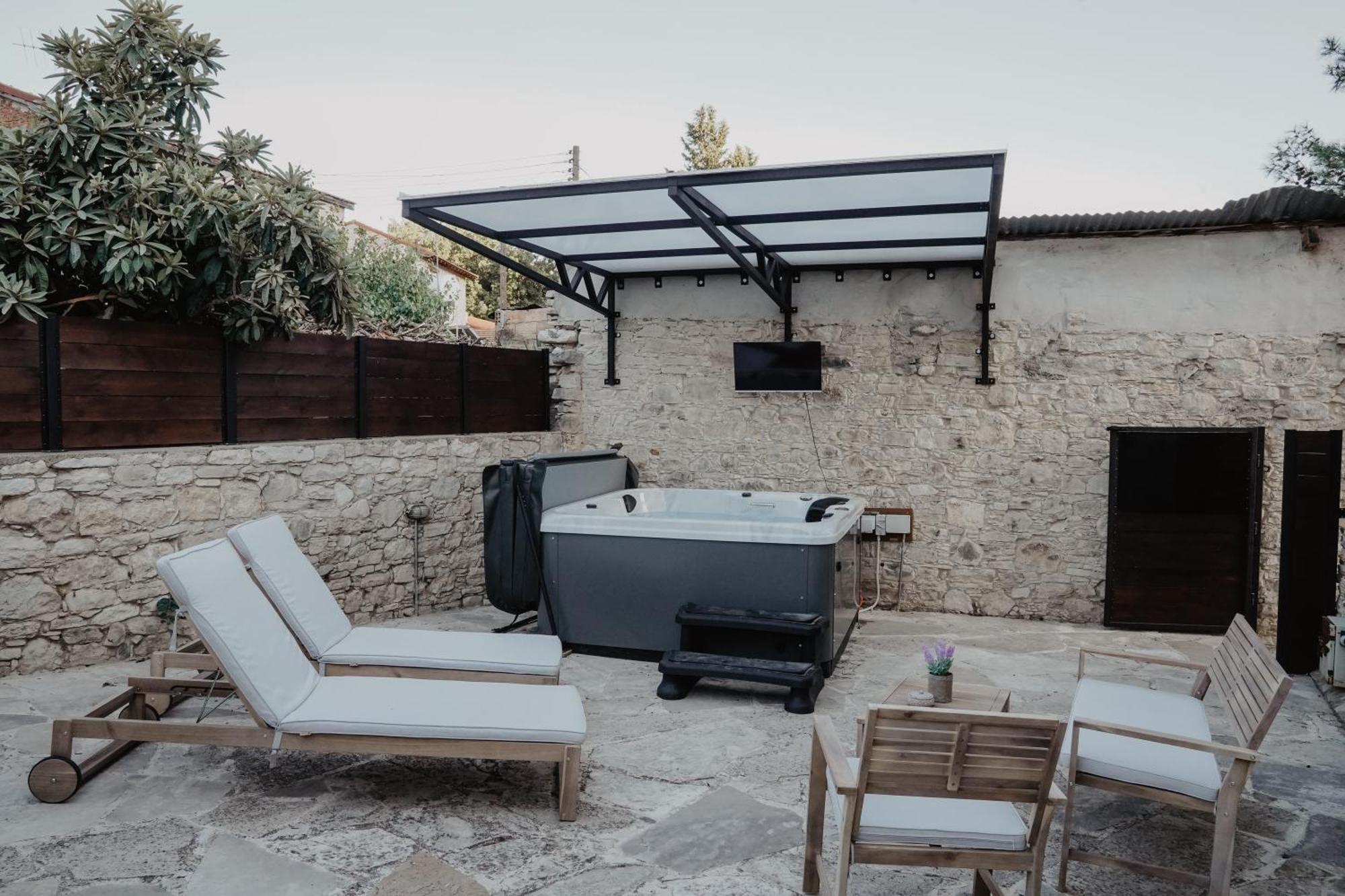 The Stonehouse Suites With Private Bath Spas Лимасол Екстериор снимка