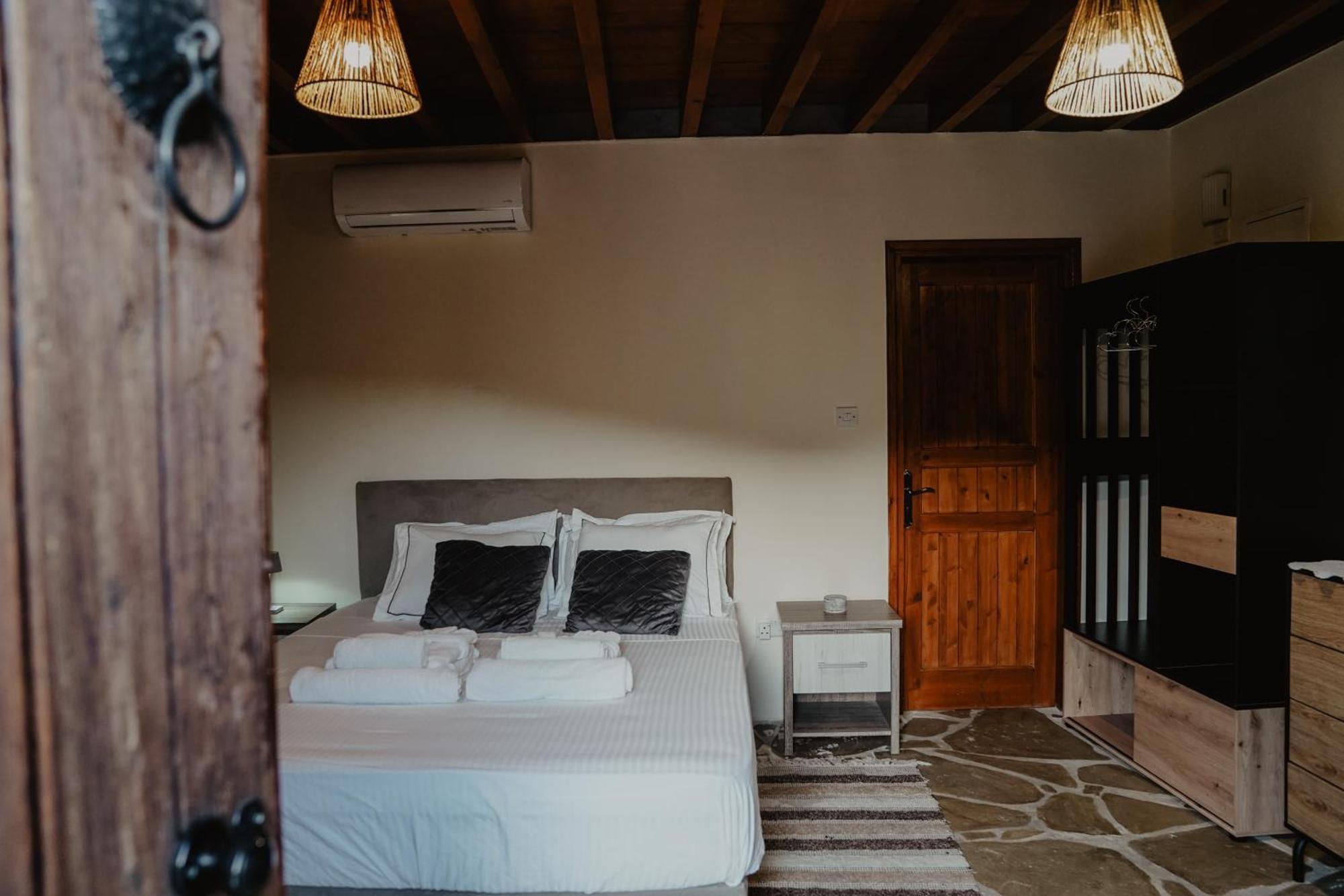 The Stonehouse Suites With Private Bath Spas Лимасол Екстериор снимка