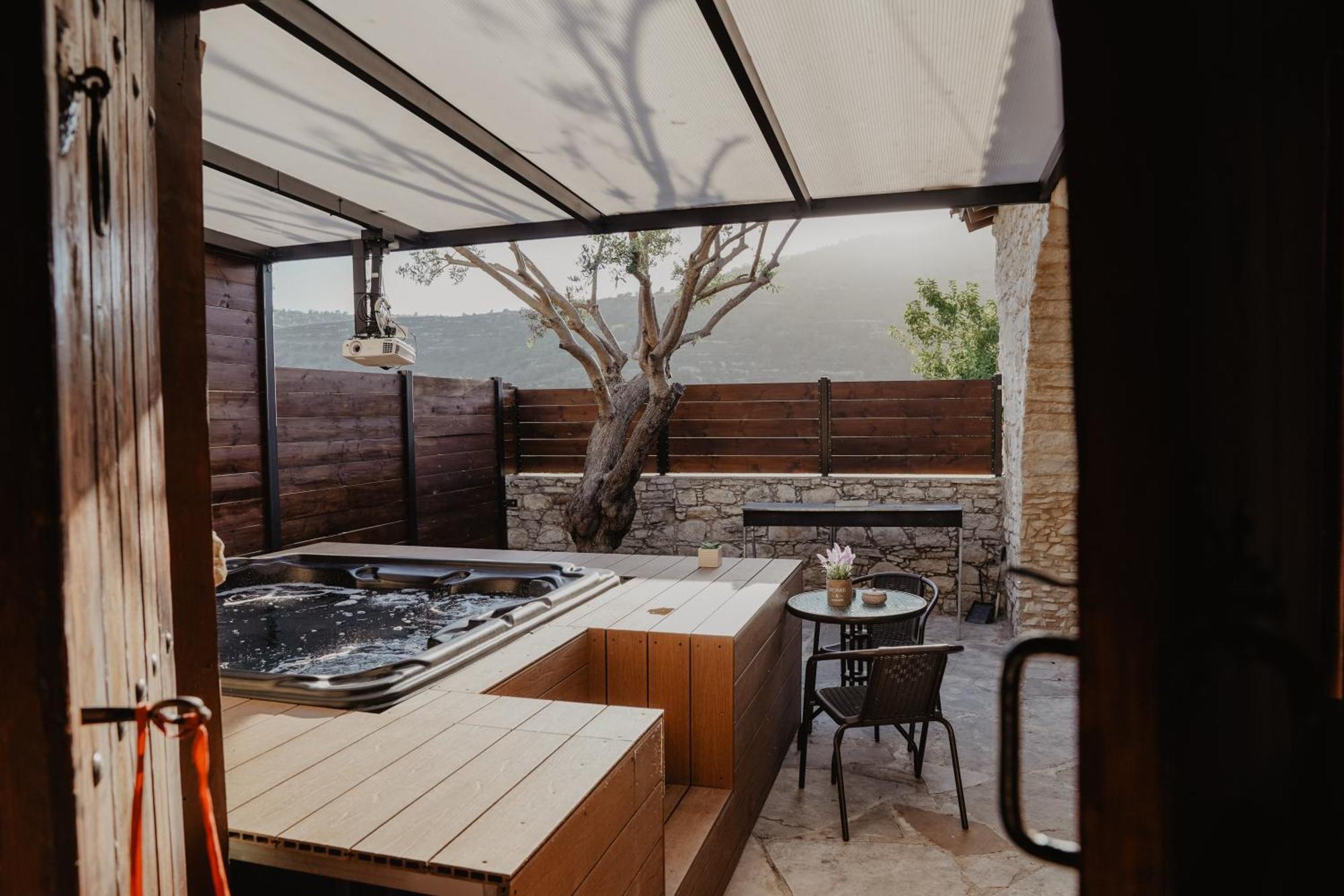The Stonehouse Suites With Private Bath Spas Лимасол Екстериор снимка