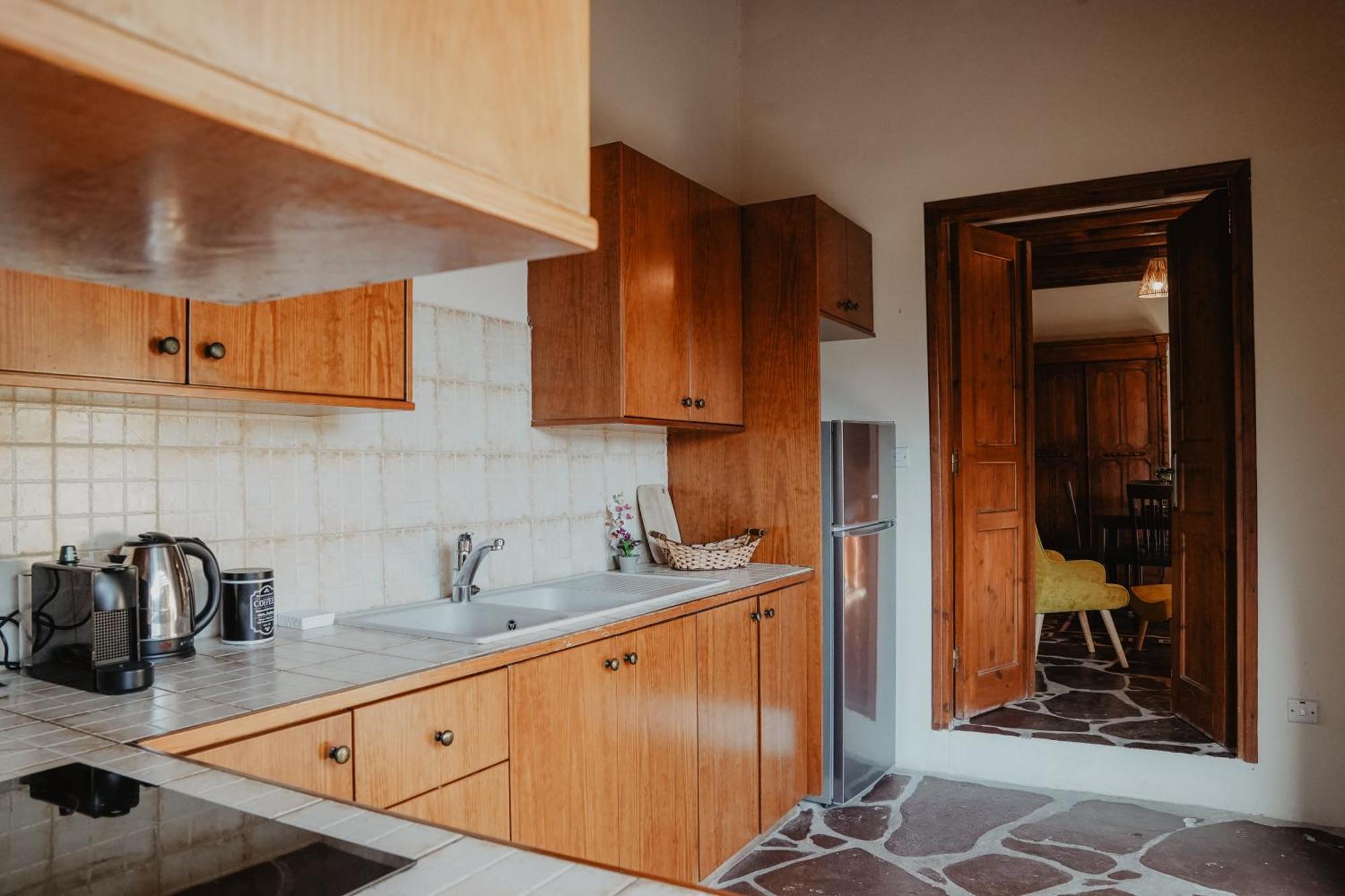 The Stonehouse Suites With Private Bath Spas Лимасол Екстериор снимка