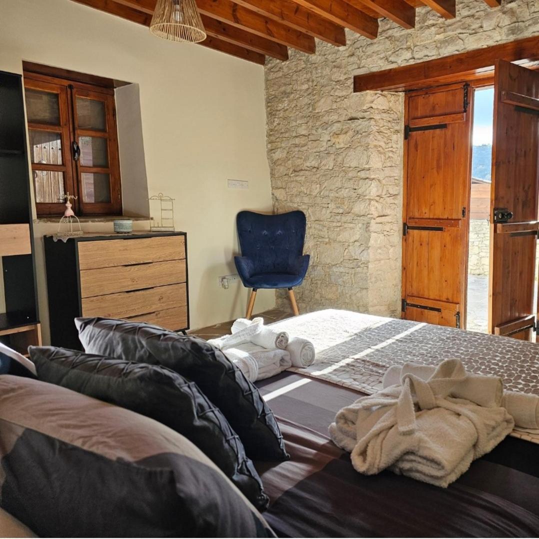 The Stonehouse Suites With Private Bath Spas Лимасол Стая снимка