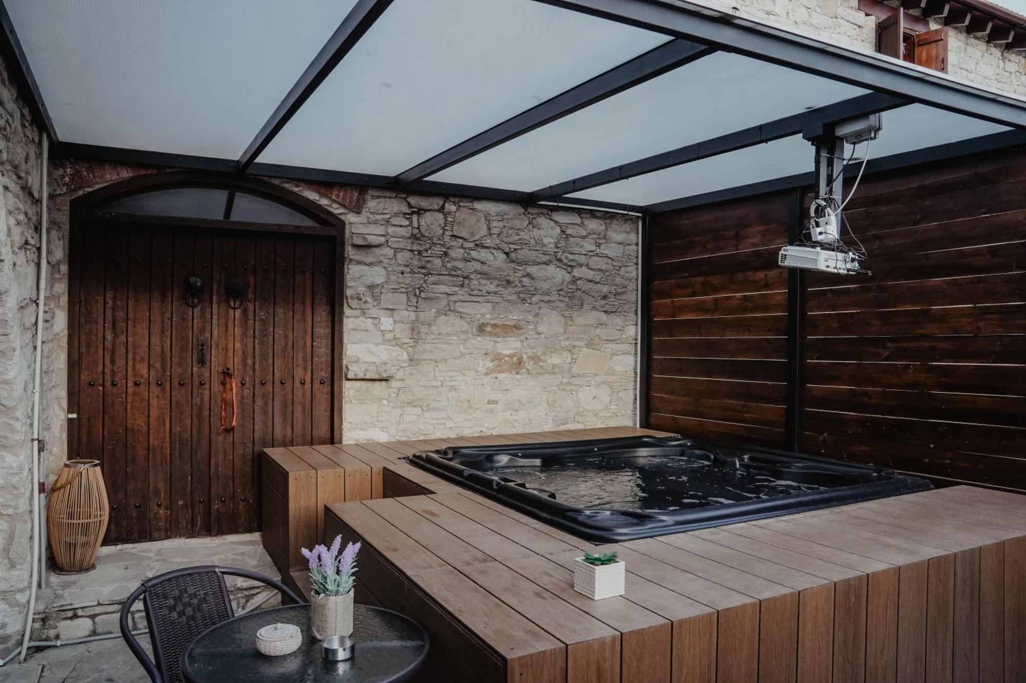 The Stonehouse Suites With Private Bath Spas Лимасол Стая снимка