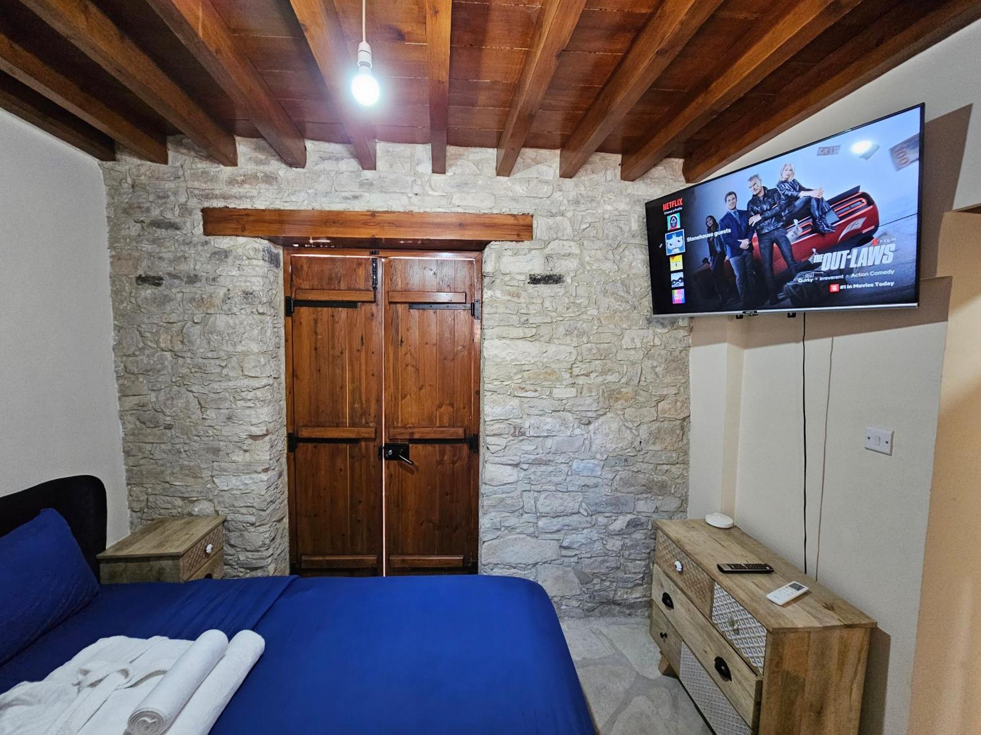 The Stonehouse Suites With Private Bath Spas Лимасол Стая снимка